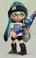 A female Inkling wearing the Moto Boots, holding an Inkbrush.