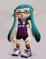 Another female Inkling wearing the Soccer Headband.