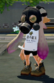 A female Inkling wearing the Gas Mask
