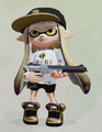 Another female Inkling wearing the Gold Hi-Horses, holding an N-ZAP '85.