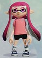 Another female Inkling wearing the Shrimp-Pink Polo