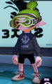 A male Inkling wearing the Splash Goggles.