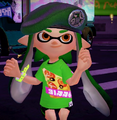 Another female Inkling wearing the Special Forces Beret.