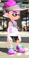 Another male Inkling wearing the Pink Trainers.