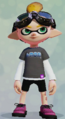 Another male Inkling wearing the Pilot Goggles.