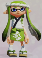 A female Inkling wearing the Traditional Gear.