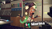 Marina siendo presentada