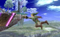Link s'agrippant au rebord à l'aide du Grappin