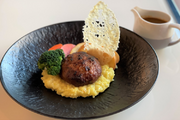 100% Beef Hamburg Steak Curry Sauce in Turmeric Risotto (牛肉100％ハンバーグステーキカレーソース ターメリックリゾット) ¥2,600