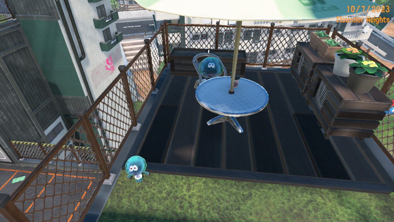 FileS3 Flounder Heights baby jellyfish and adult jellyfish on balcony