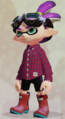 A male Inkling wearing the Acerola Rain Boots.