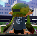 A female Inkling wearing the Black Baseball LS, seen from the back.