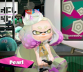 Pearl as she appears when announcing stages.