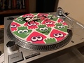 Le vinyle sur un tourne-disque
