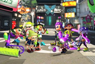 Opposing teams in Inkopolis Square.jpg