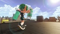 An Octoling girl holding the Fizzy Bomb.