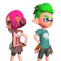 A female Inkling on the left wearing the Red V-Neck Limited Tee.