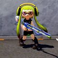 An Inkling holding the New Squiffer.