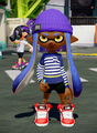 A female Inkling wearing the Short Beanie.