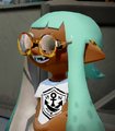A female Inkling wearing the Full Moon Glasses.