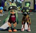 Another male Inkling wearing the Camo Zip Hoodie.