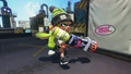 An Inkling girl running with the Range Blaster.