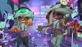 An Octoling girl wearing the Marinated set, with Marina wearing a similar outfit.