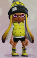 A female Inkling wearing the Yellow Urban Vest.