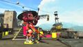 An Inkling at Piranha Pit holding the Custom Dualie Squelchers.