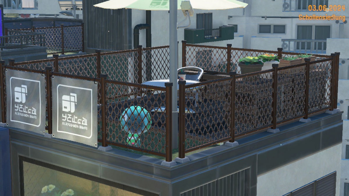 FileS3 Flounder Heights Jellyfish staring through fence.png