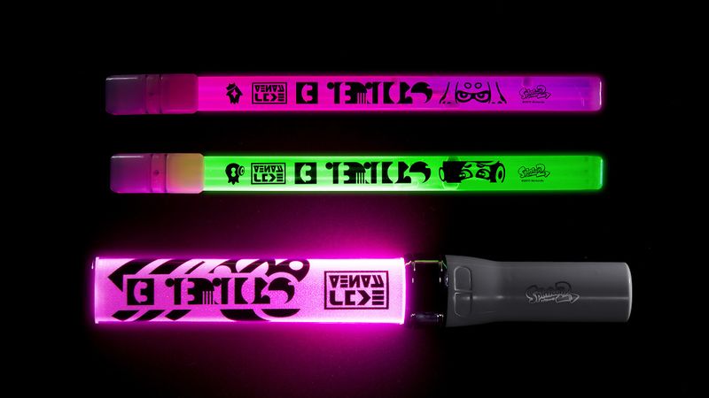 File:Tentalive 2019 penlight and wristbands.jpg