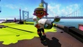 An Inkling boy running with a Luna Blaster Neo.