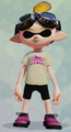 Another male Inkling wearing the Ivory Peaks Tee.