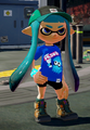 A female Inkling wearing the Trail Boots.