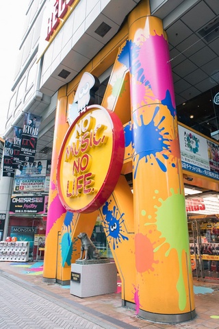 Tower Records store 2.jpg