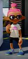 Another male Inkling wearing the Blueberry Casuals.