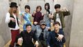 El banda. Fila superior, de izquierda a derecha: Shuntaro Kado, Tomomi Oda, AYUMU, TABOKUN, CO-K. Fila inferior, de izquierda a derecha: Mahito Yokota, Tetsuya Oyama, Toru Minegishi.